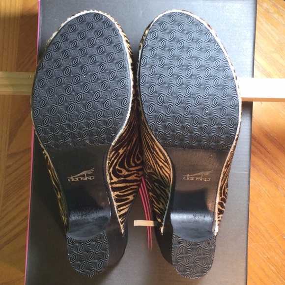 Dansko Rae Zebra Pony/size EU 40 mule heels - Picture 6 of 9